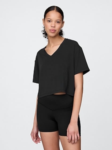 GapFit Breathe Cropped V-Neck T-Shirt