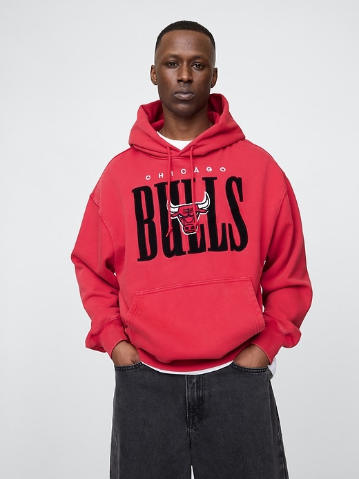 Image number 1 showing, NBA Chicago Bulls Logo Heavyweight Hoodie