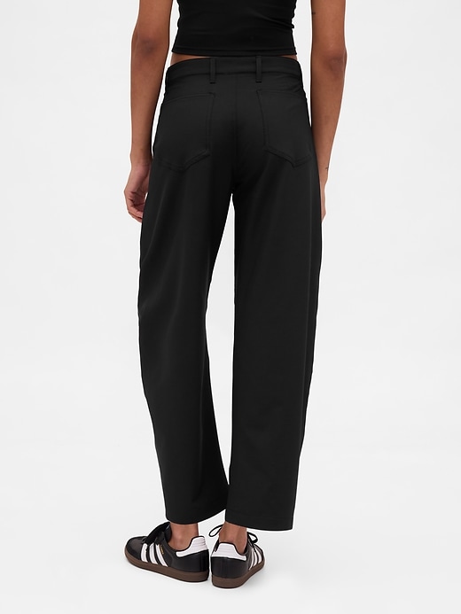 Image number 4 showing, GapFit Mid Rise Lined Runaround Barrel Pants