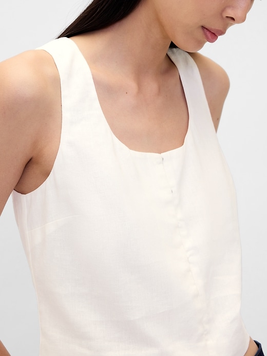 Image number 4 showing, Linen-Blend Hook-Front Crop Shell Top